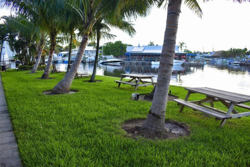 Sailfish Suites 2 - pet friendly & waterfront in Stuart, USA