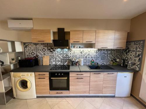 keuken, M&S STUDIO NEUF CLIMATISÉ CENTRE Historique (M&S STUDIO NEUF CLIMATISE CENTRE Historique) in Agde