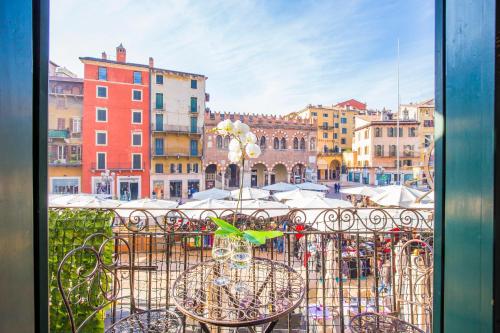 Superior Apartment with Balcony and City View - Split Level image 10