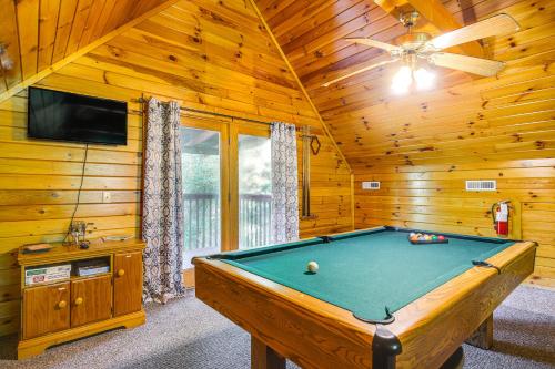 Sevierville Cabin with Hot Tub and Deck! in Sevierville, USA