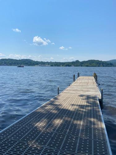 Beach House - On Lake Time in Derby (VT)