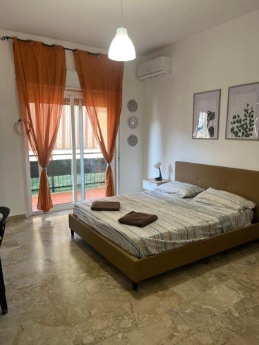 5 bedrooms, 6 beds