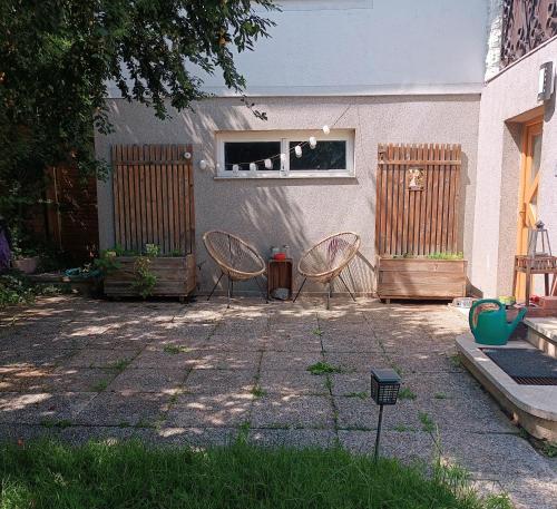 Exterior view, A place to be - Ruhelage mit gratis Parkplatz in Wetzelsdorf