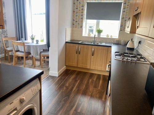 Konyha, Mountain View in Thornton