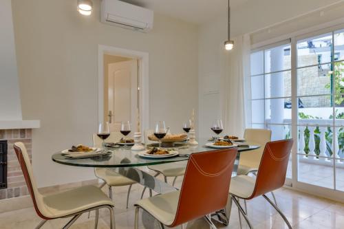 Five-Bedroom Villa image 10