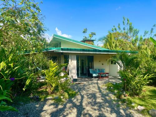 . Casa Josh del Bambu