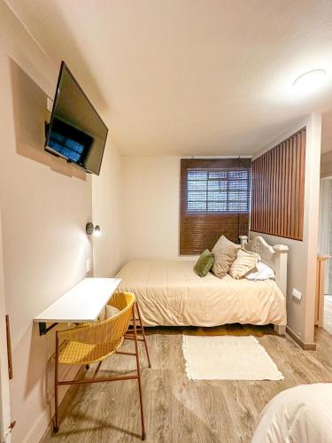 1 double bed, 1 twin bed