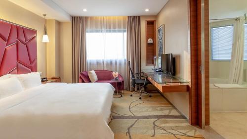 Executive King Room - Non-Smoking image 5