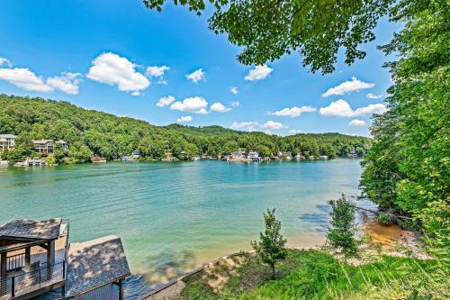 Water's Edge Holmstead