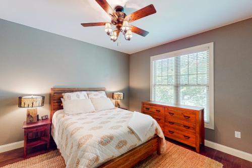 Water's Edge Holmstead