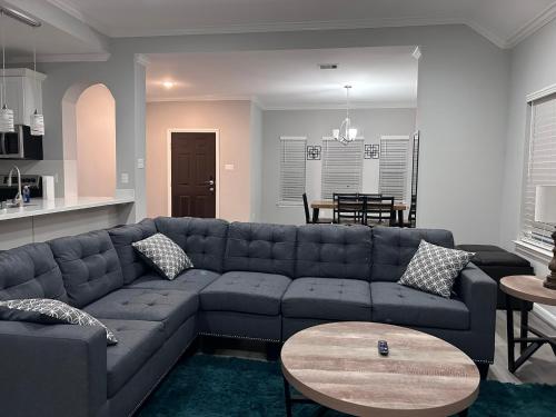 Stunning 3BR Home Near Downtown Houston - Sleeps 8 in Houston, USA