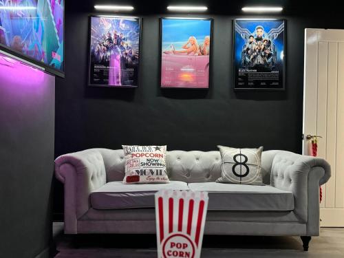Now Screening…Large Movie Place 60 Inch TV (Sleep 11), Liverpool (photo 9)