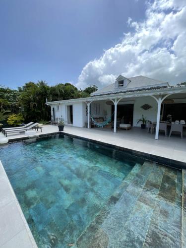 Swimming pool, VILLA ZEN in Baie-Mahault