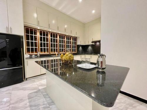 Kitchen, Northjoy Resort Villa in Kilinochchi