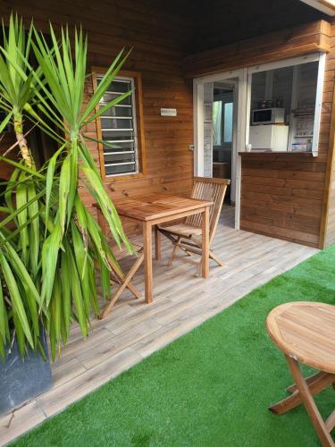 Bungalow chez Seve et Savi avec jacuzi in Sainte Rose