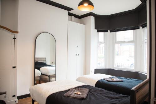 Entire Modern Home in Manchester and Near Peak District, Manchester (photo 10)