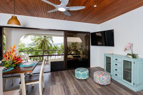 Exterior view, Flamingo Marina Cove 404- Oceanfront Condo in Playa Flamingo