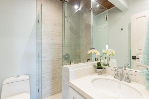 Flamingo Marina Cove 404- Oceanfront Condo