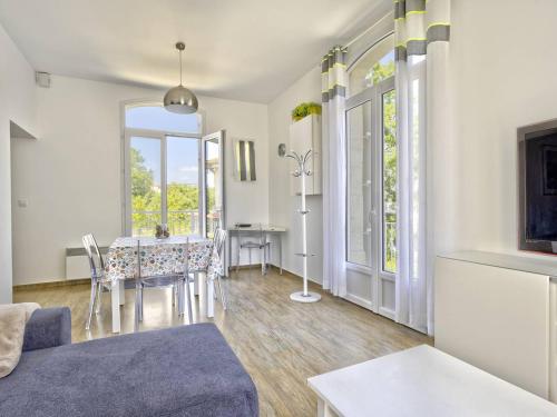 Apartment image 8