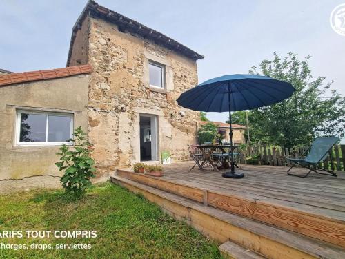 Gîte cosy avec terrasse, piscine et spa, au cœur de la Côte Roannaise - FR-1-496-322 gîte à louer Villemontais