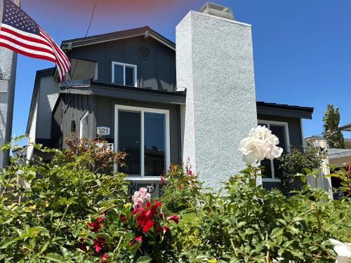 Urban Beach House- Downtown Huntington Beach in Huntington Beach, USA
