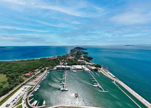 נוף חוץ, Presidential Suites 15-Oceanview Condo in Playa Flamingo