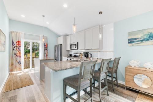 Kitchen, The Salty Anchor-Walk to Beach-Boat Ramp-Dogs OK in Vilano Beach