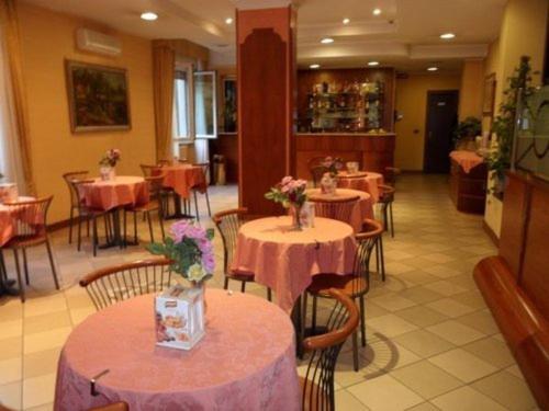 Restaurant, York in Cinisello Balsamo