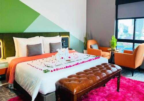 room detail thumbnail 2
