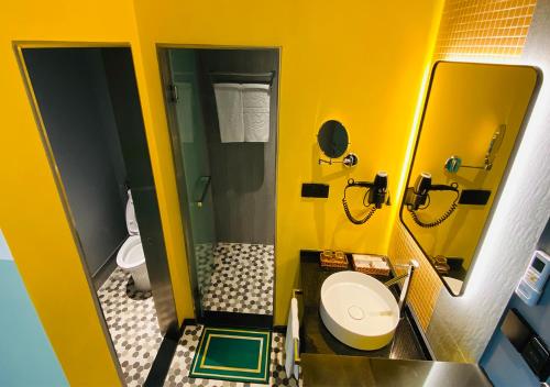 room detail thumbnail 2