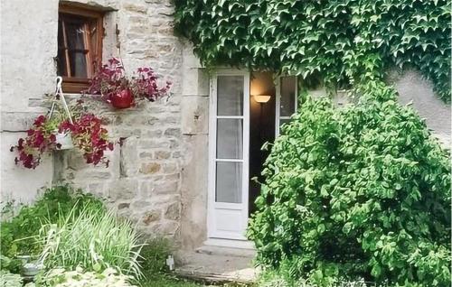 Nice Home In Molinot With Wifi gîte à louer Thury