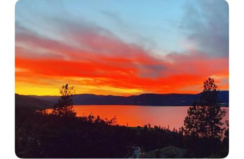 Lakeview Guest Suite Hottub-Netflix-BBQ in Kelowna, Canada