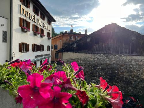 . Hotel Piz Tambo