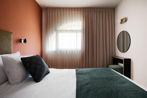 One-Bedroom Suite with Balcony and Pool View image 7
