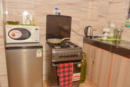 g and m luxe Abode in เนย์รี