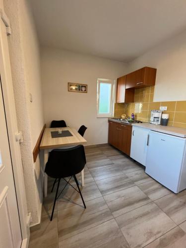 Apartments Mais Tisno - image 2