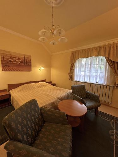 Deluxe Room (2 Adults + 1 Child)