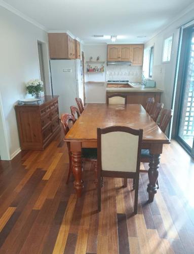 Spacious and cozy home next to Glen Waverley in Wantirna
