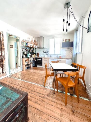 Spacieux apparemment 2 grand lit reparti dans 2 chambres