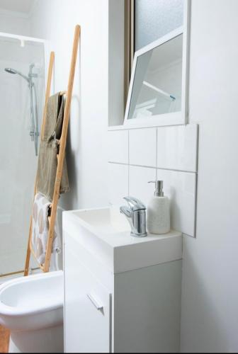 Cute one bedroom near Waterview in افونديل