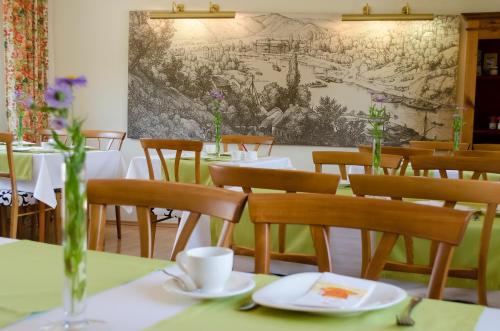 อาหารและเครื่องดื่ม, โรงแรมเฮาส์ โชนส์ (Hotel Haus Schons) in เมตทาล์ค