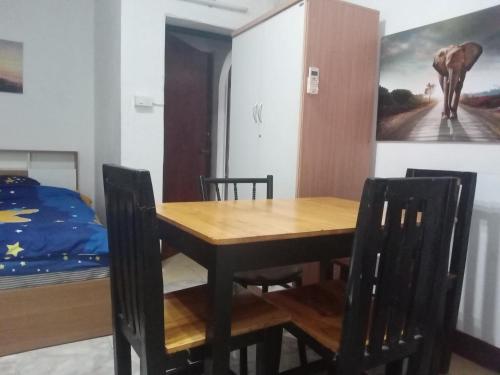 1 king bed, 1 sofa bed