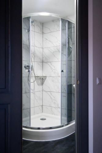 Готельно-ресторанний комплекс Традиція (Готельно-рестораннии комплекс Традиція) in Sheshory