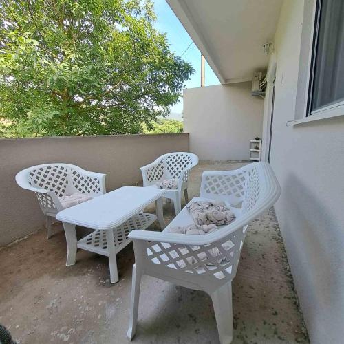 Family house VND in كوتور