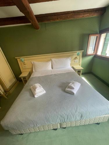 Quadruple Room image 2