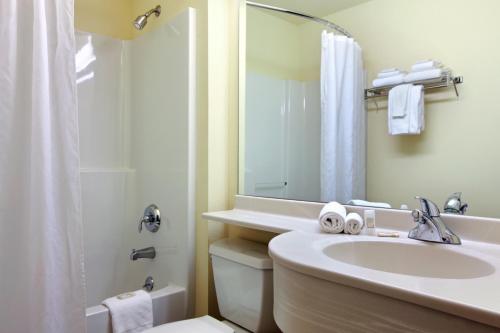 Rincon Inn and Suites – Rincon, GA