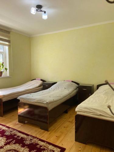3 twin beds