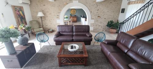 Maison de Campagne de charme avec piscine privée classée 3 étoiles (Maison de Campagne de charme avec piscine privee classee 3 etoiles) in Chateauneuf-sur-Sarthe