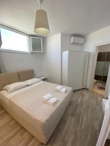 2 bedrooms, 4 beds