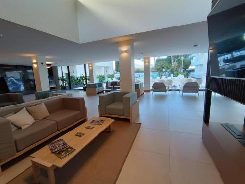 Studio Occidental banus - Tap to explore photos